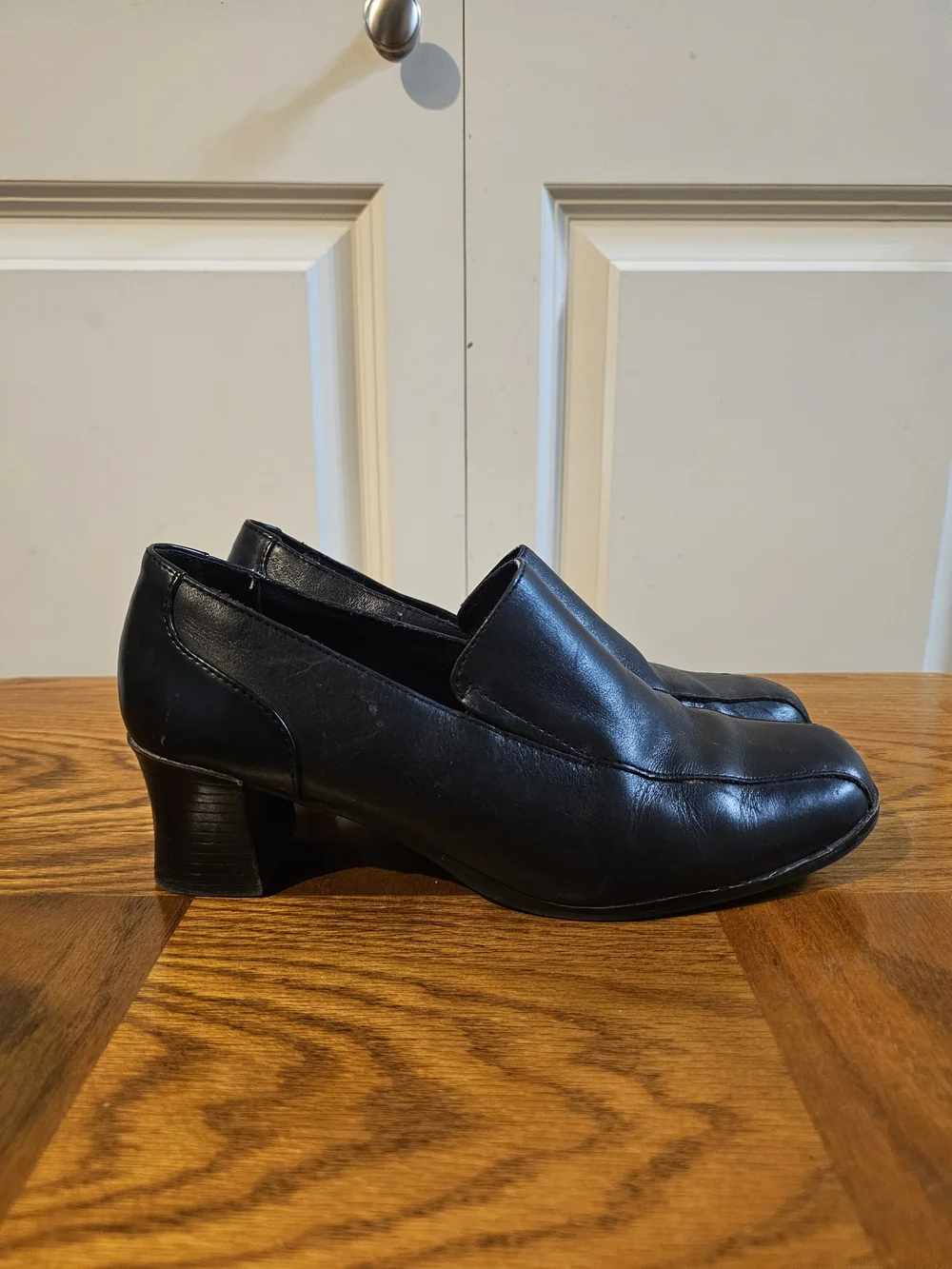 Black Leather Womens Slip-On Heels Thomas McCan Sz 8